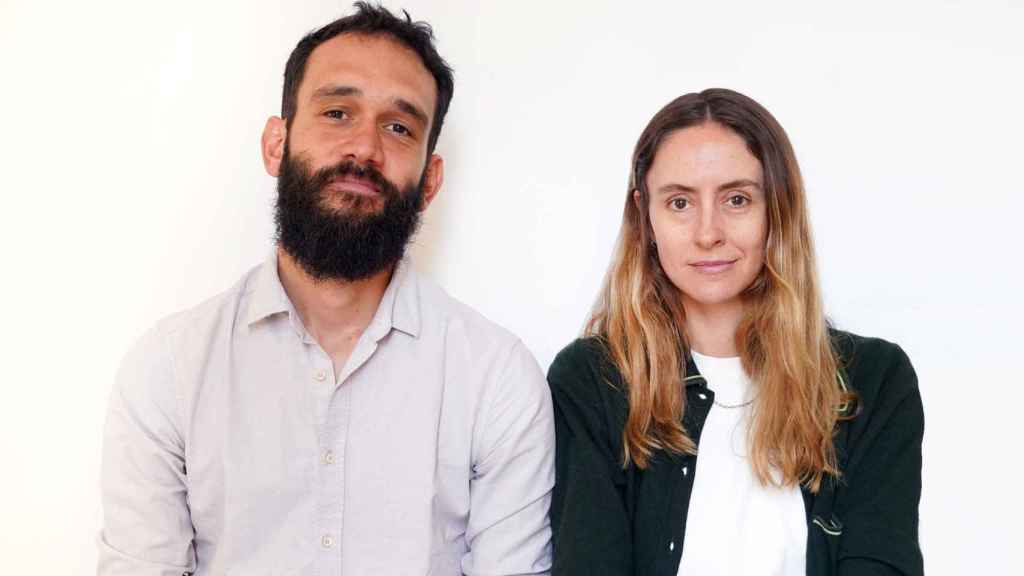 Cristian Llach y Valentina Silva, autor y ilustradora de 'En el laberinto'