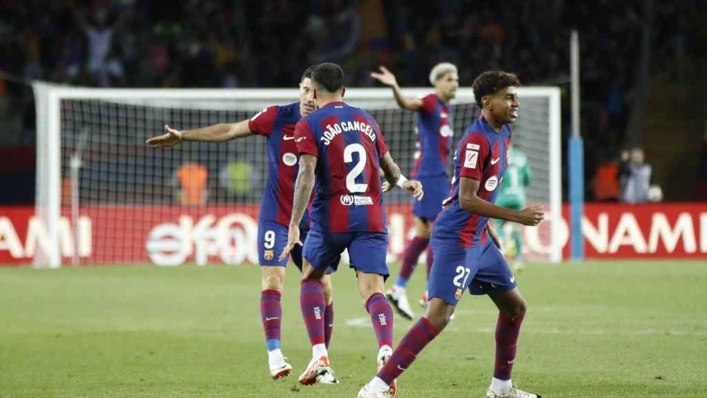 Los futbolistas del Barça celebran un gol ante el Celta