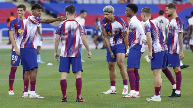 Los suplentes del Barça se ejercitan antes del partido contra el Celta de Vigo