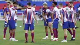 Los suplentes del Barça se ejercitan antes del partido contra el Celta de Vigo