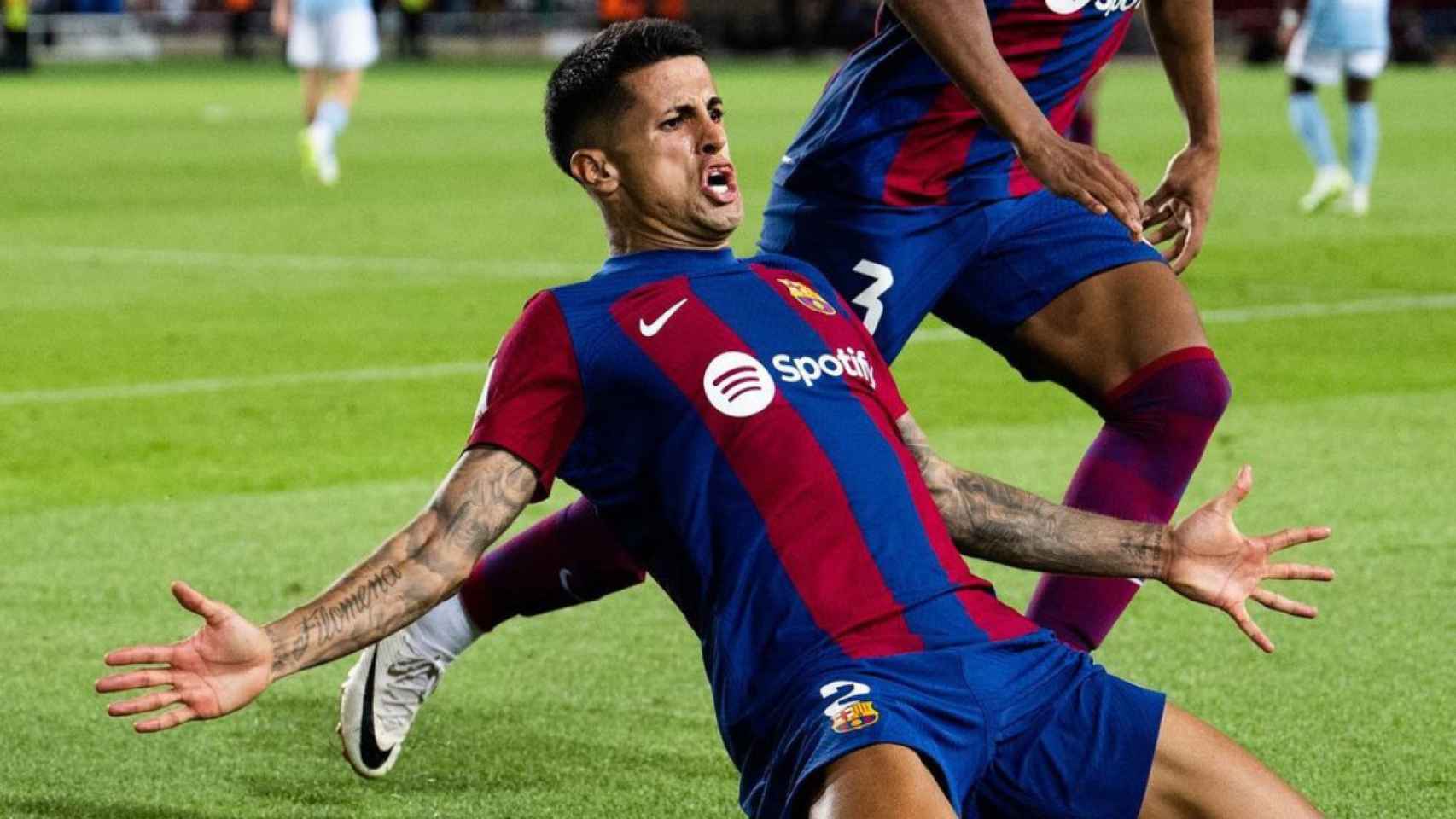 Joao Cancelo festeja el gol de la remontada contra el Celta