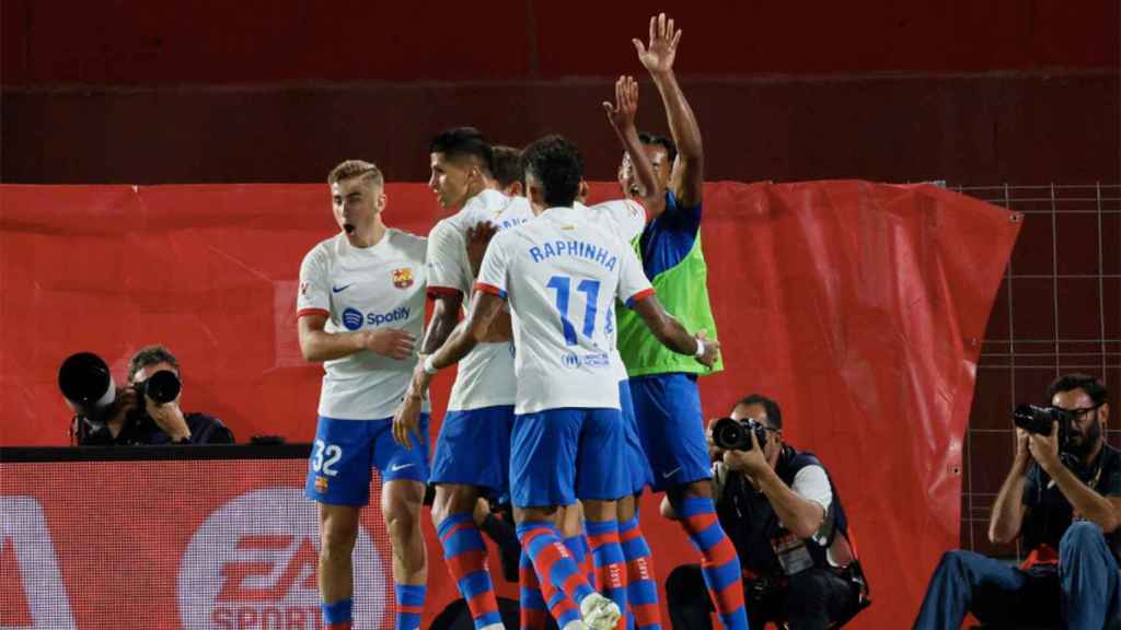 Fermín López celebra el gol al Mallorca con sus compañeros