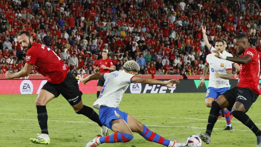 Araujo, en acción, en el partido entre el Mallorca y el Barça