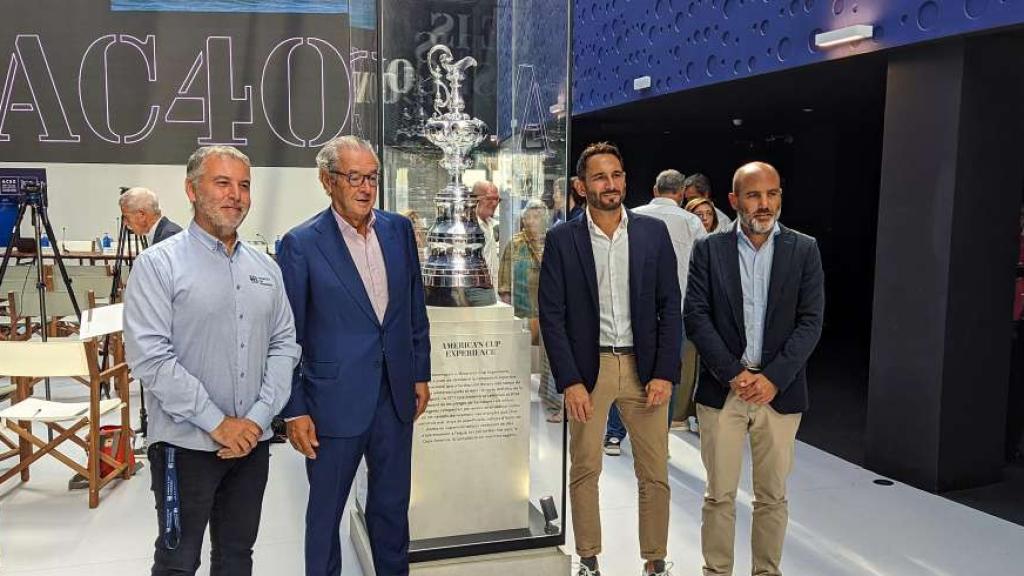 De izquierda a derecha: Xavier Andrades, representante de la America's Cup Experience; Luis Conde, presidente del Salón Náutico; Josep Antoni Llopart, director del salón, y Jordi Carrasco, director general de la Asociación Nacional de Empresas Náuticas (Anen)