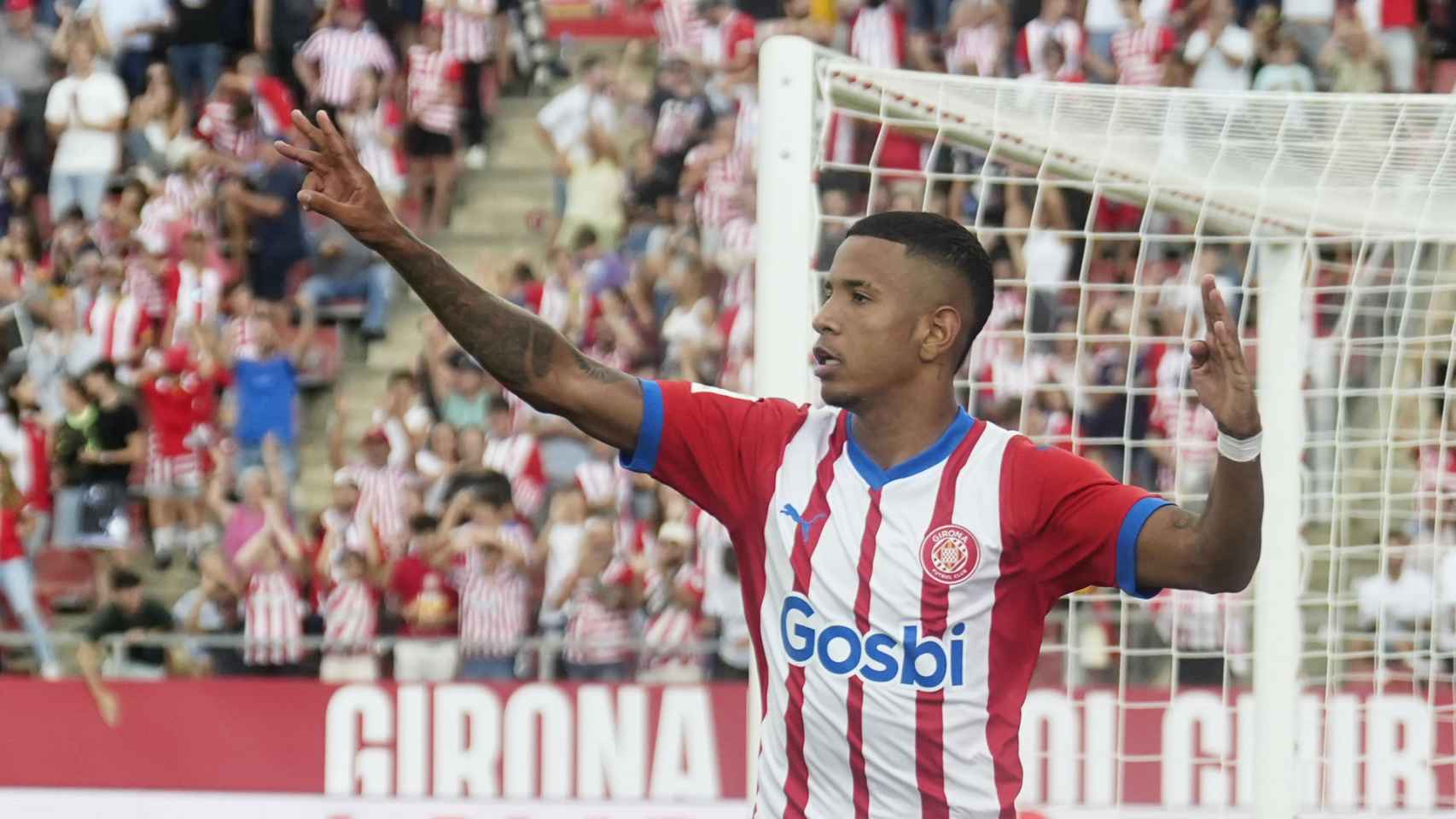 Savinho, celebrando un gol marcado con el Girona