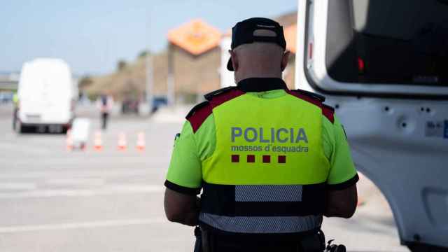 Los Mossos realizan en la AP-7 el primer control de camiones con escáner de toda España