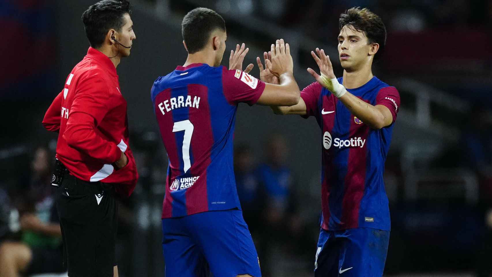 Joao Félix, sustituido por Ferran Torres en Montjuïc