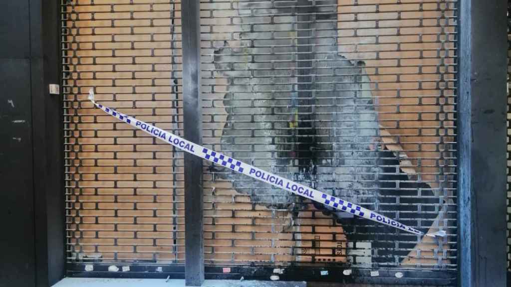 Un comercio, con daños de un incendio