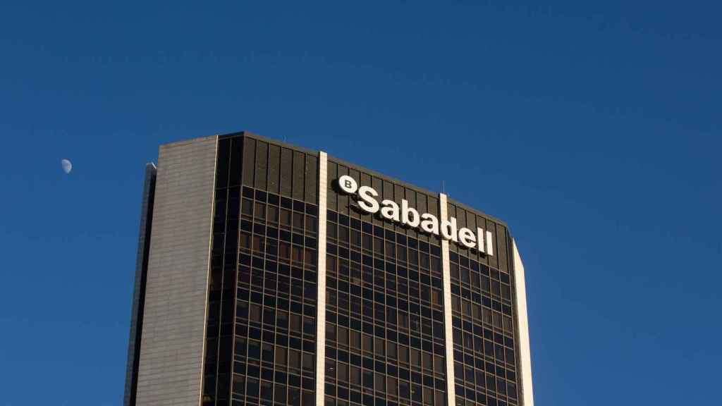 Fachada de la sede del Banco Sabadell en la Avenida Diagonal de Barcelona