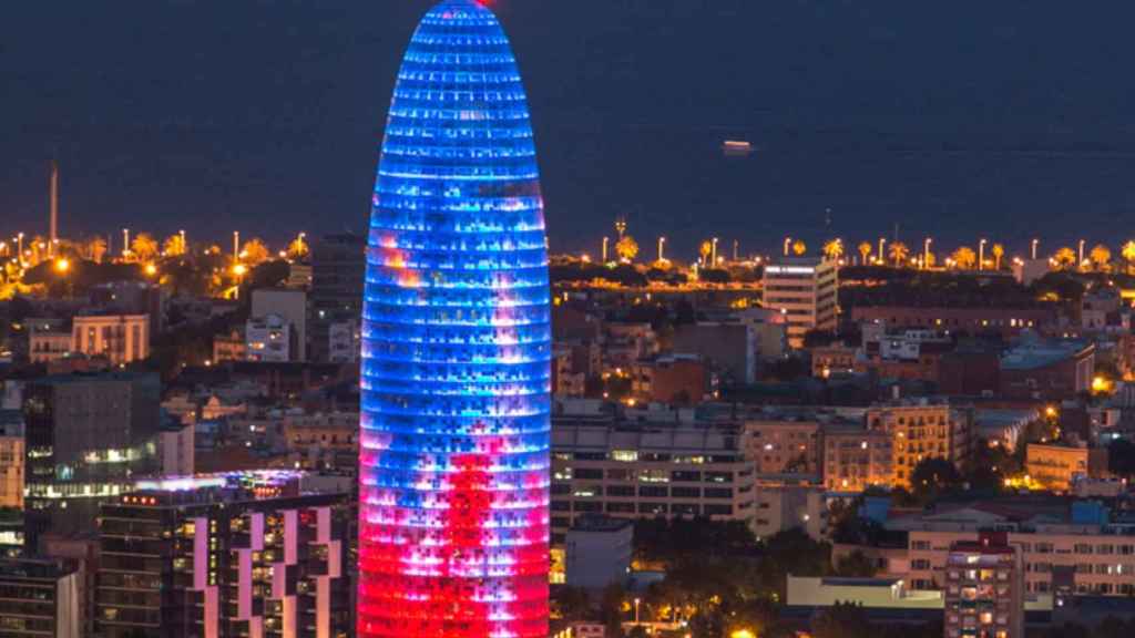 Torre Agbar de noche