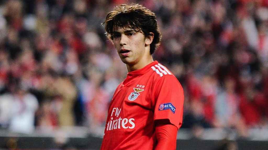 Joao Félix festeja un gol con el Benfica