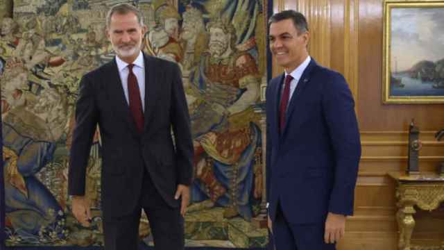El rey Felipe VI y el presidente del Gobierno en funciones, Pedro Sánchez, este martes en el Palacio de la Zarzuela.
