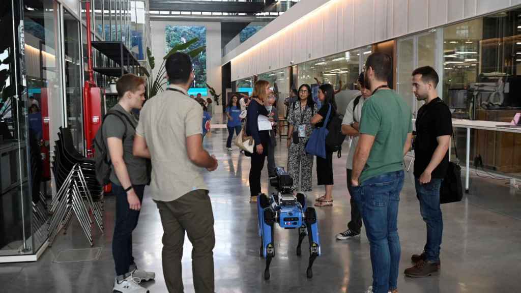 Un perro robot en DFactory durante la celebración de BNEW