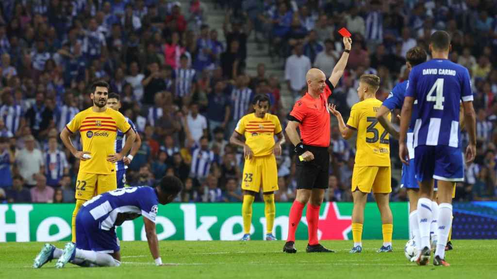 El árbitro del Oporto-Barça expulsa a Gavi tras doble tarjeta amarilla frente a Fermín