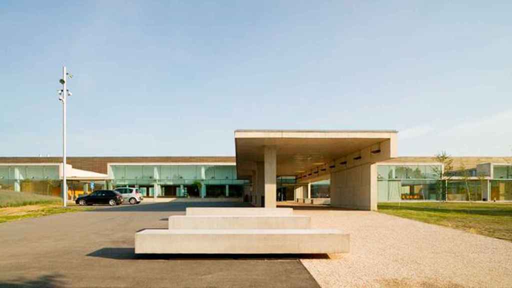 Fachada del IAS, el segundo hospital público de Girona