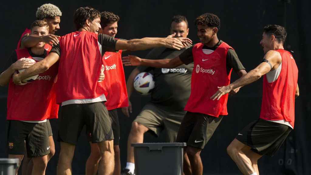 El FC Barcelona, durante una sesión de entrenamiento en la Ciutat Esportiva