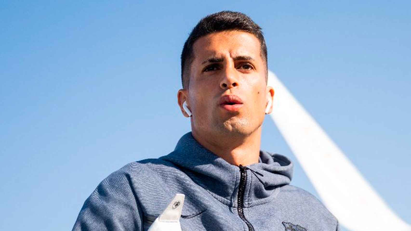 Joao Cancelo, durante uno de los viajes del Barça en la Liga