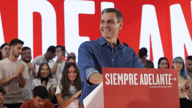 El secretario general del PSOE y presidente del Gobierno en funciones, Pedro Sánchez, durante su participación en un acto público, a 07 de octubre del 2023 en Granada