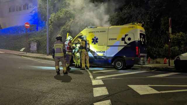 Imagen de la ambulancia atacada en Euskadi