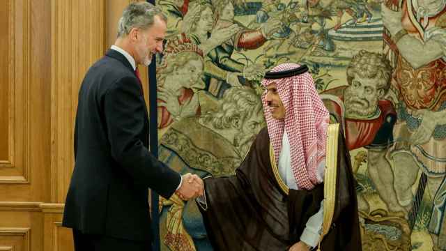 El Rey Felipe VI en la recepción al ministro de Asuntos Exteriores de Arabia Saudí, el Príncipe Faisal Bin Farhan Al Saud / EP