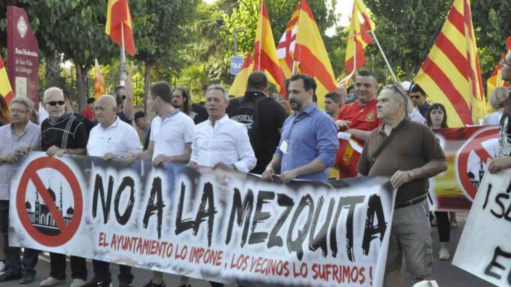 Protesta xenófoba contra la construcción de la mezquita de Sant Feliu en 2017