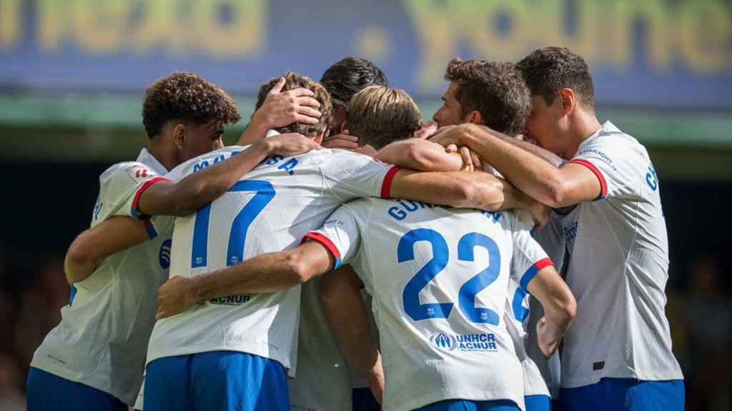 El abrazo de los jugadores del Barça en la victoria contra el Villarreal