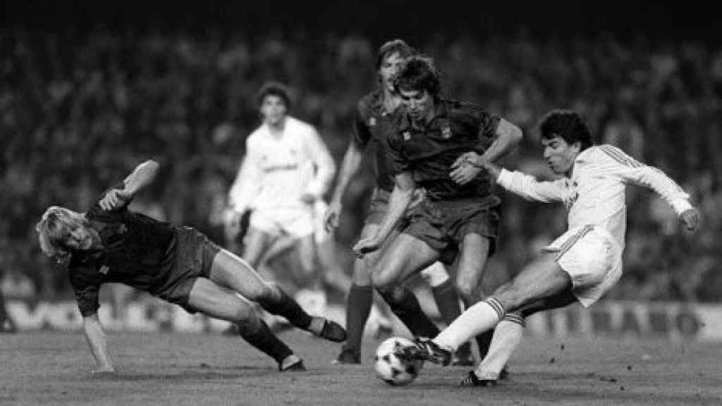 Juanito, en un partido contra el Barça en el Camp Nou