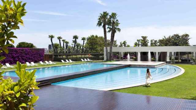 Zona de piscina del hotel Meliá Torre Melina