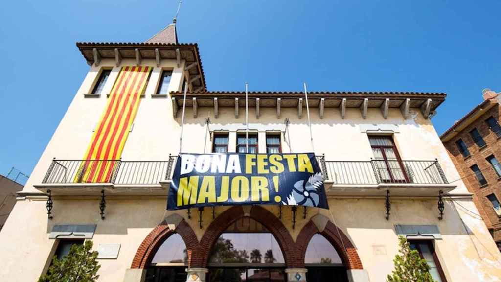 Fachada del Ayuntamiento de Sant Vicenç dels Horts