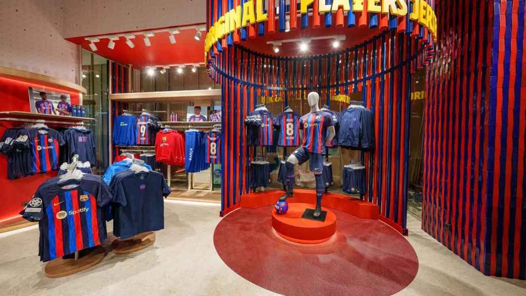 La Barça Store ubicada en el centro comercial La Maquinista