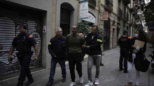 Los Mossos d'Esquadra efectúan una detención en la calle Roger de Flor en Barcelona
