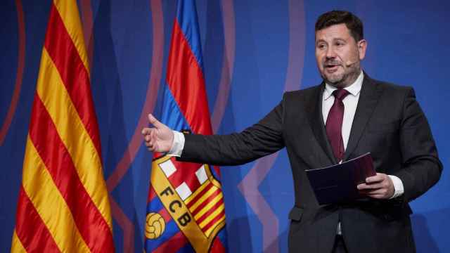 Eduard Romeu, exponiendo el balance y los presupuestos del FC Barcelona