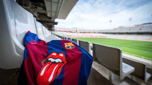 El logotipo de los Rolling Stones, en la camiseta del FC Barcelona