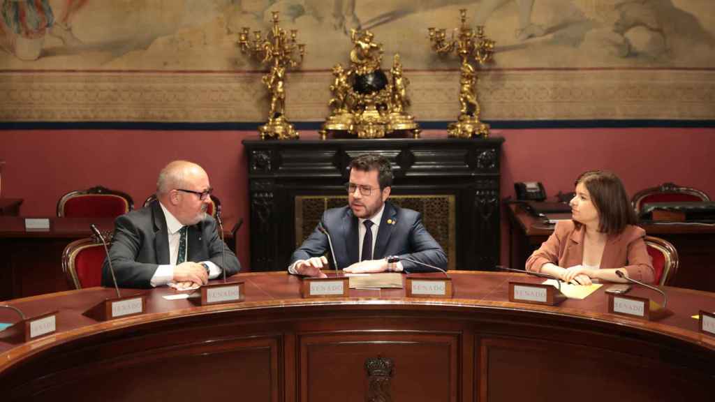 El presidente de la Generalitat, Pere Aragonès, se reúne con senadores antes de la comisión