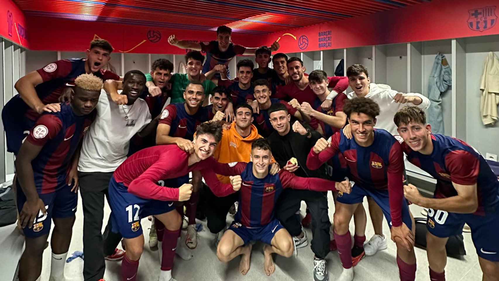 La euforia del Barça B tras sumar una victoria contra el Teruel