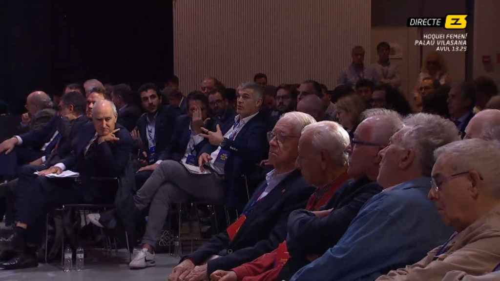 Imagen de la asamblea de compromisarios, con el exrepresentante Josep Maria Minguella