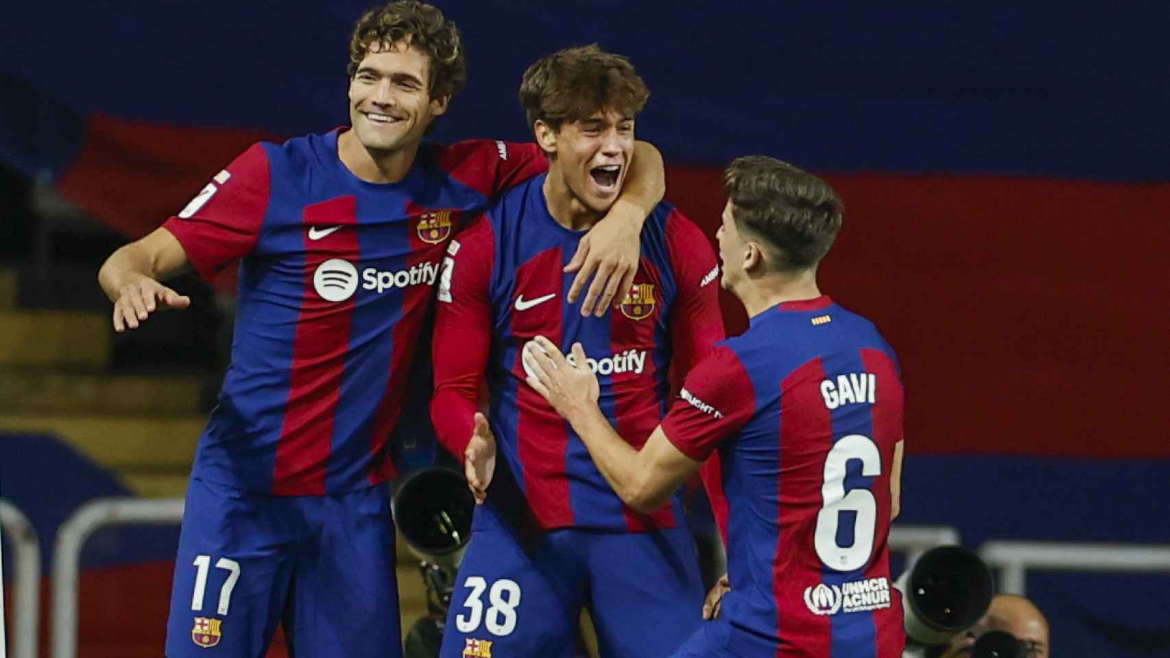 Marc Guiu, canterano del Barça, festeja su debut goleador contra el Athletic