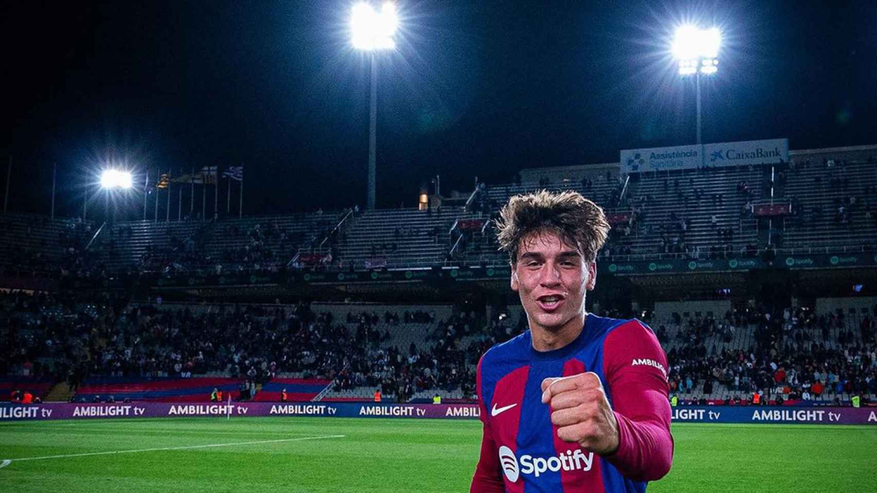 Marc Guiu, celebrando su debut histórico con el FC Barcelona