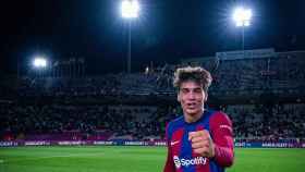 Marc Guiu, celebrando su debut histórico con el FC Barcelona