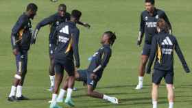 Los jugadores del Real Madrid, durante un entrenamiento