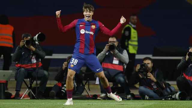 Marc Guiu, celebrando el gol marcado con el FC Barcelona en Montjuïc