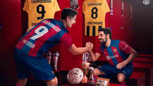 Lewandowski y Gundogan, en el vestuario del Barça