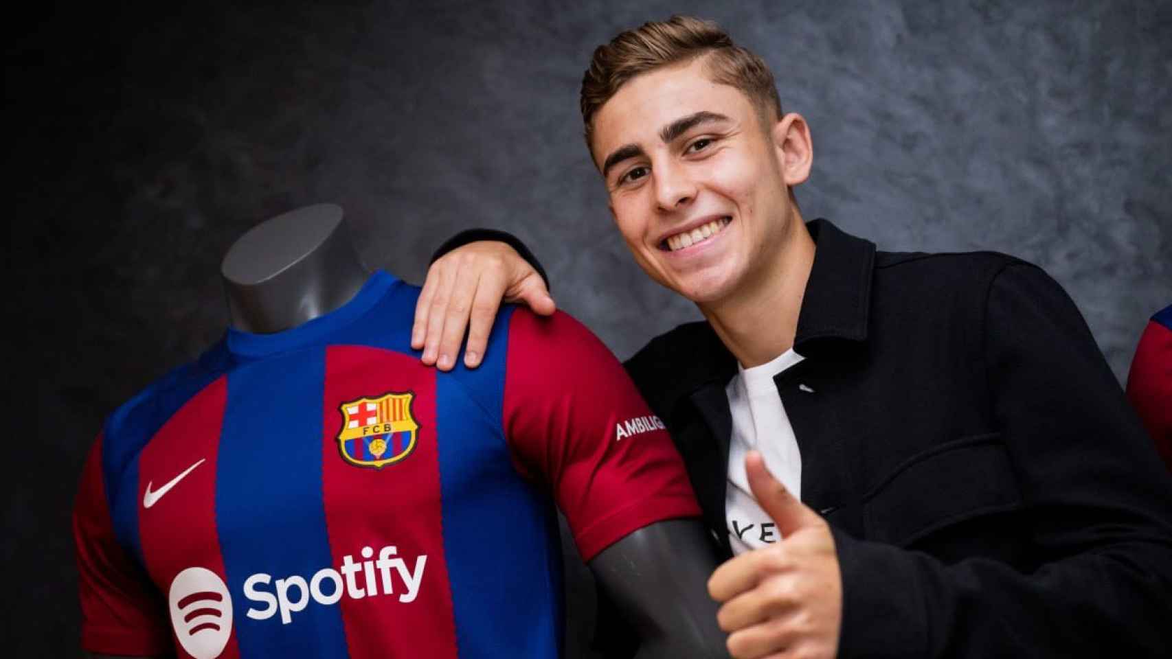 Fermín López muestra su alegría tras firmar la renovación con el Barça