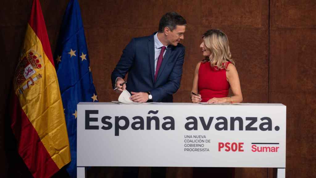 El presidente del Gobierno en funciones, Pedro Sánchez y la líder de Sumar y vicepresidenta segunda del Gobierno y ministra de Trabajo en funciones, Yolanda Díaz