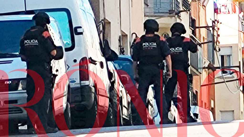 Efectivos del Arro de Mossos, en la escena del tiroteo en Terrassa