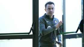 Xavi Hernández, entrando a la sala de prensa de la Ciutat Esportiva