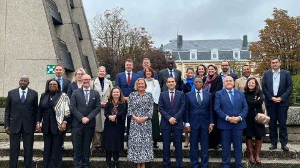 La síndica de Greuges de Catalunya, Esther Giménez-Salinas, tras participar en una mesa redonda sobre ombudsman en Luxemburgo