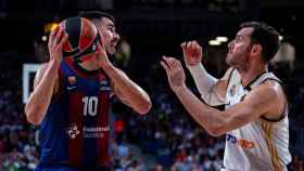 Kalinic comanda una jugada del Barça de basket contra el Real Madrid