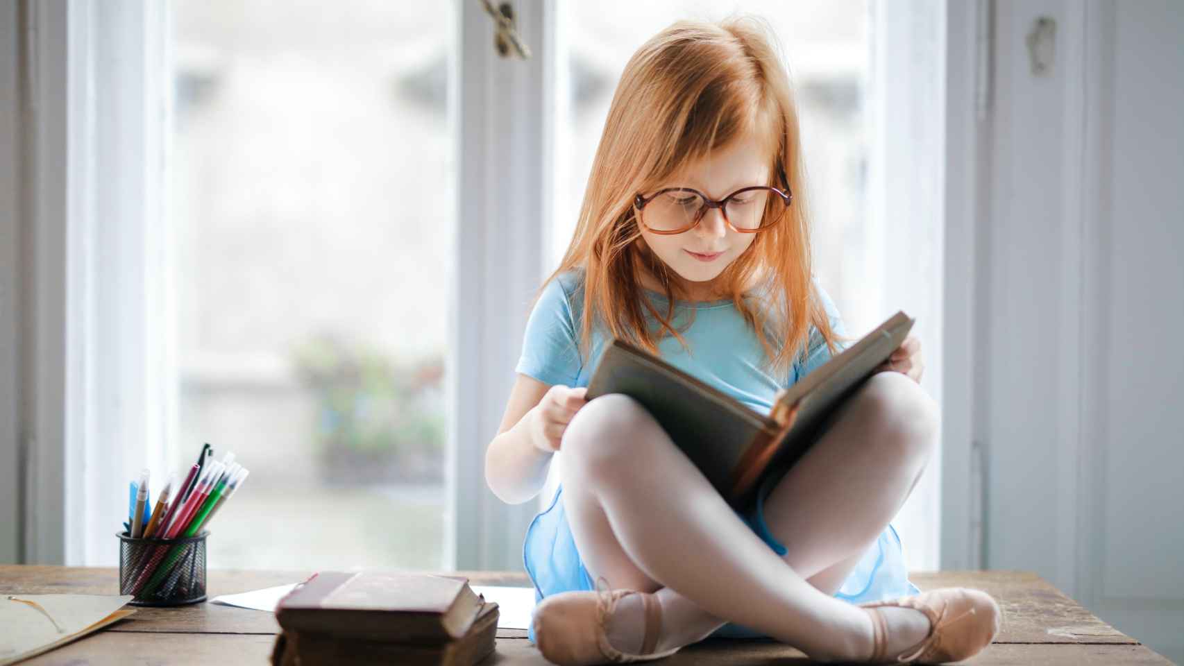 Niña leyendo