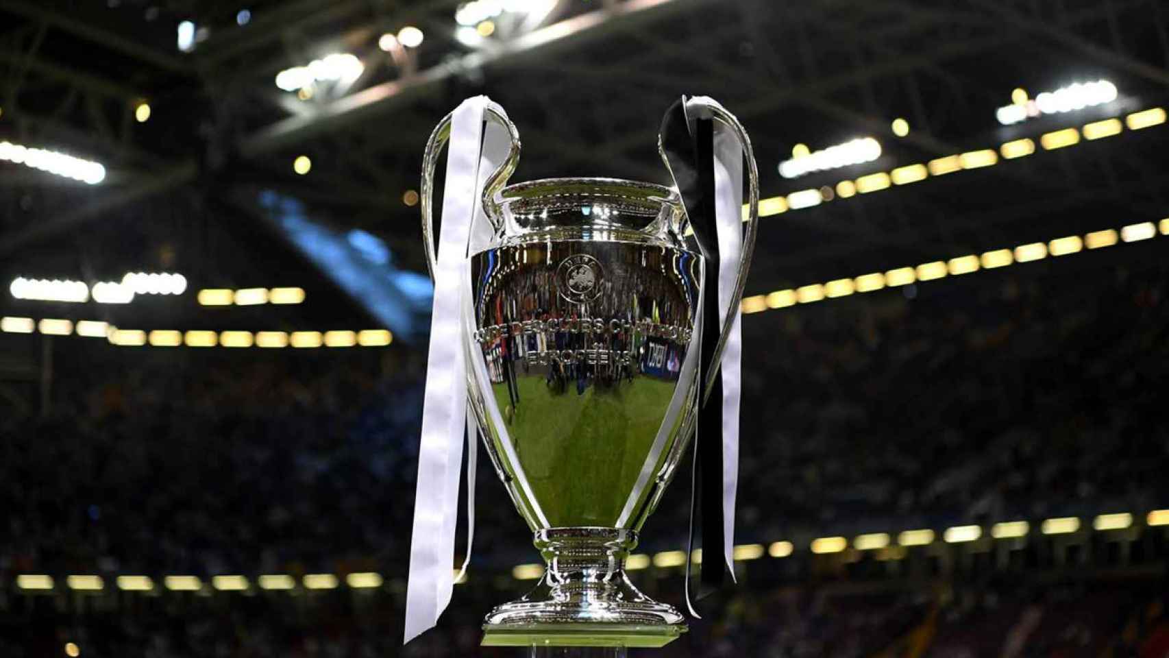 Una imagen de archivo del trofeo de la Champions League